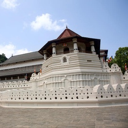 temple-de-la-dent-de-bouddha-kandy-sri-lanka-46866858